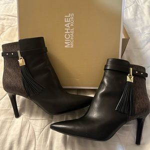 Never worn Michael Kors botties